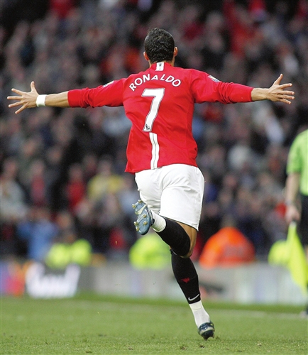 他曾与多名 他曾与多名